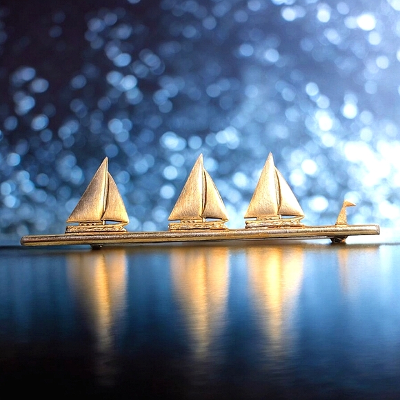 Mid-century Brass long Sail Boats Brooch - Picture 4 of 6